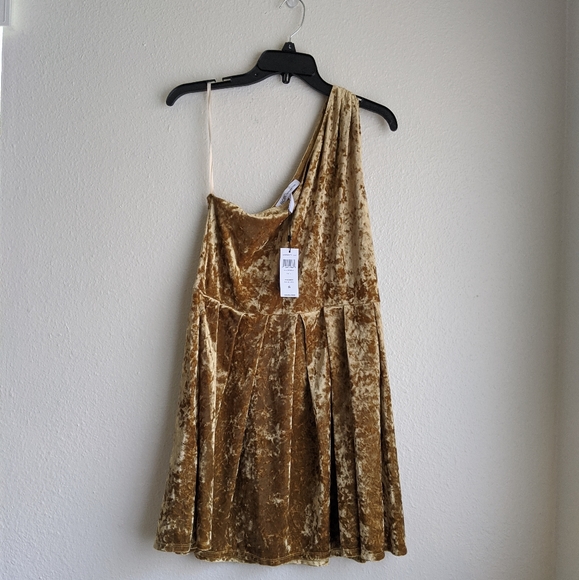 BCBG 🌿 One - Shoulder Crushed Velvet Gold Dress - Picture 4 of 4